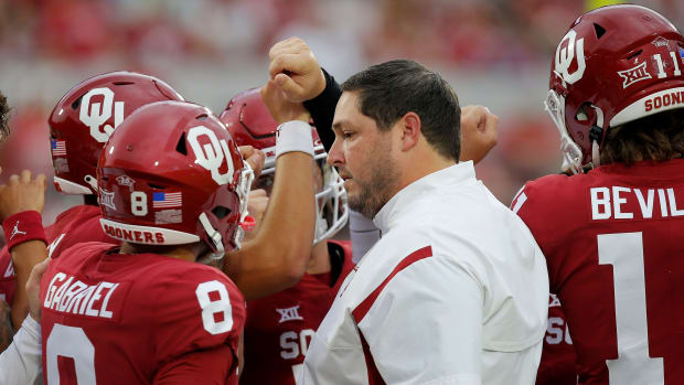 Oklahoma offensive coordinator Jeff Lebby stands beside Oklahoma's Dillon Gabriel (8) before a college football game between the University of Oklahoma Sooners (OU) and the Kansas State Wildcats at Gaylord Family - Oklahoma Memorial Stadium in Norman, Okla., Saturday, Sept. 24, 2022. oujournal -- print1